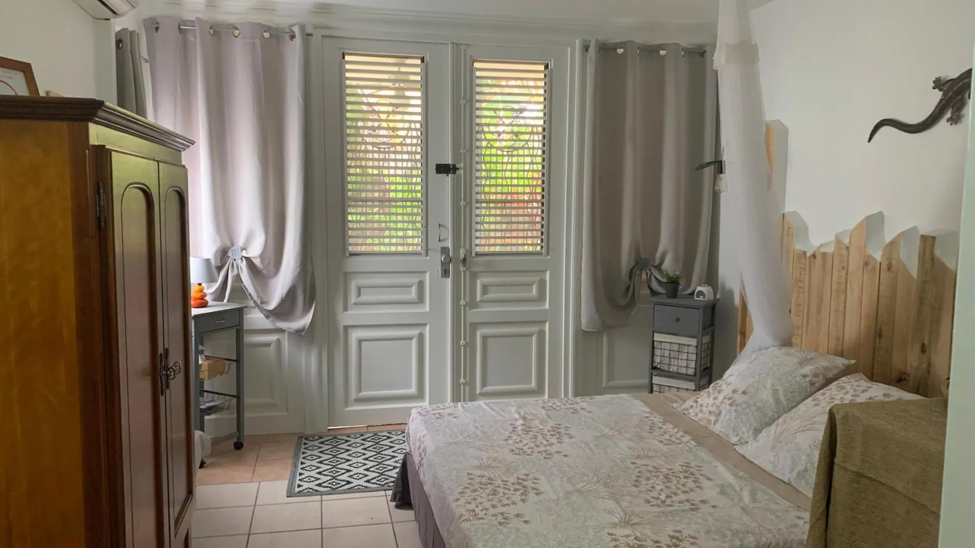Ti Studio Sainte-Anne Apartment